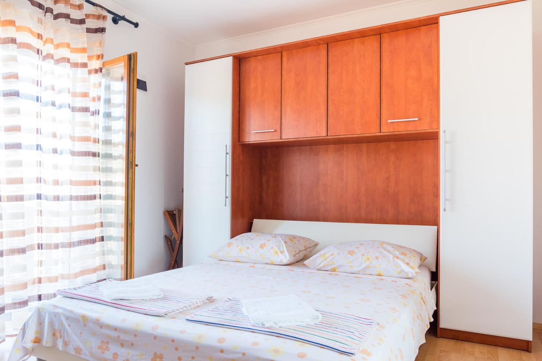 Apartmani Fides Lumbarda Cameră foto