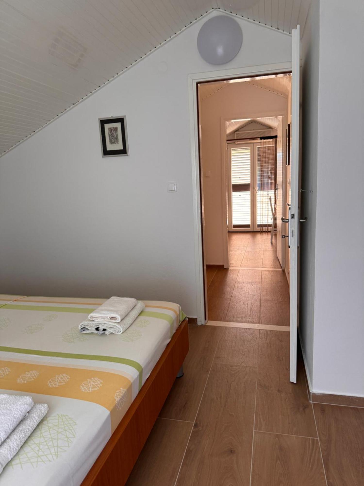 Apartmani Fides Lumbarda Cameră foto