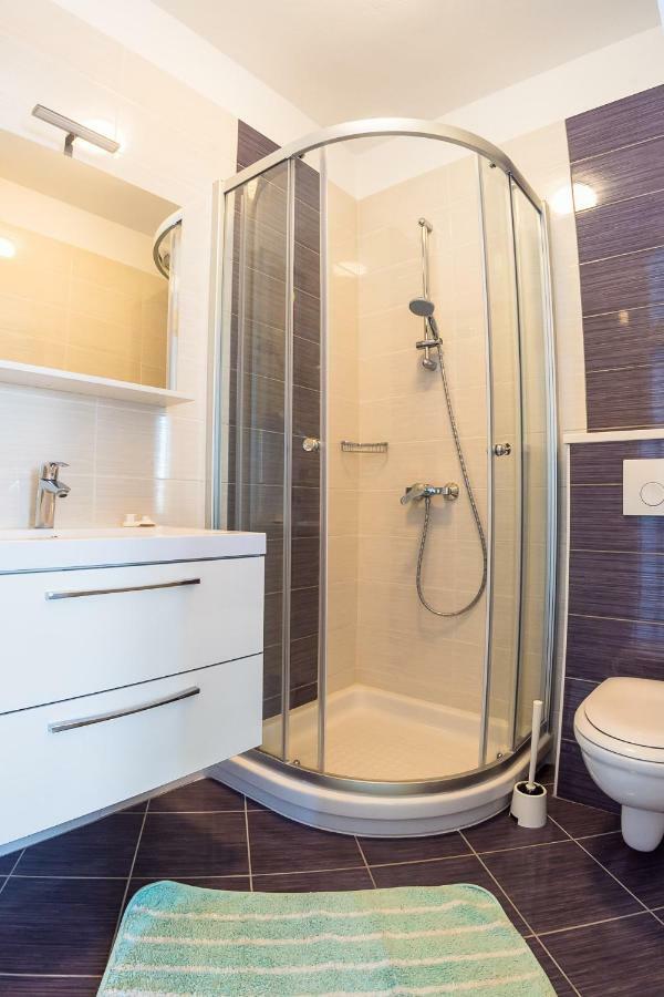 Apartmani Fides Lumbarda Cameră foto